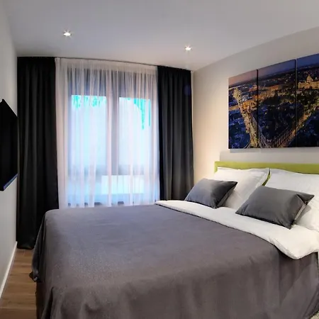 Maksimum Hotel 4*